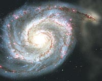 BU FOTORAFLA LLSTRASYONU YAN YANA KOYUNCA... Girdap Galaksisi, Dnyadan milyonlarca k yl uzaklkta. Bu yzden 500 yllk Voynich el yazmasnn astronomi blmndeki bu izimi grenlerin akl karyor.
