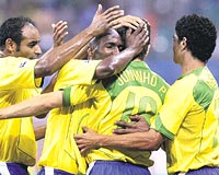 Lyonda forma giyen Juninho, Brezilya Milli Takmnda ilk goln Yunanistana att.