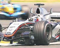 Juan Pablo Montoya, McLarena geiinden bu yana ilk zaferini ngilterede kazand.