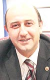 AKP Ar Milletvekili Melik zmen, tenis oynarken geirdii kalp krizi sonucu 39 yanda hayatn kaybetti.