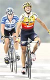 CANI ÖYLE İSTEDİ Lance Armstrong, 25 yaşındaki meslektaşı Valverdeye direniş hediyesi verdi.