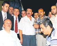 KIRANDݒNN ALESN ZYARET ETT.... DYP Lideri Mehmet Aar dn Trabzonda, Tuncelide karlan er Cokun Krandinin ailesini ziyaret etti.