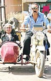 Vizontele ve Vizontele Tuuba filmleri iin kurulan sette neler neler yoktu ki! Filmin bir sahnesinde Demet Akba ve Ylmaz Erdoan birlikte motosiklet gezisi bile yaptlar...