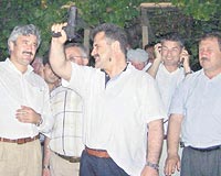 Yusuf Baharn yaralanmas akllara, geen hafta AKP Grup Bakan Vekili Eyp Fatsann yapt kutlamay getirdi.