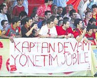 ultAslann Galatasaray ynetimine vermek istedii mesaj u: Ltfen daha fazla Galatasaraya zarar vermeyin. stifa edin.