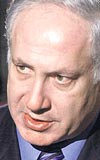 Netanyahu, aronun en byk rakiplerinden biri olarak biliniyor. Parti iinde seimlerde arona rakip olabilecei konuuluyordu...