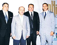 Toplantya (soldan saa srasyla) Nazmi Durbakaym, TOK Bakan Bayraktar, Sleyman Varlba ve Varyap Genel Mdr Erdin Varlba katld.