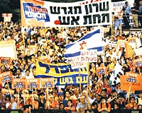 Tel Avivde toplanan 50 bin İsrailli hükümeti protesto etti.