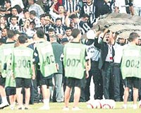Hukuk Kurulu, Beşiktaş-Diyarbakırspor maçından sonra yaşananlar nedeniyle siyah-beyazlı kulübü Disiplin Kuruluna sevk etti.