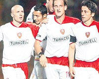 SFTAH PENDELER... Sezona Feyyaz Uar ile giren ama gen hocayla yollarn ayran Malatyaspor, ligdeki ilk galibiyetini almak istiyor...