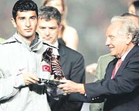 CHELSEA PEŞİNDE.... Peruda gümüş ayakkabı ödülü alan Nuri için Chelsea, B.Dortmunda 6 milyon euro teklif etti.