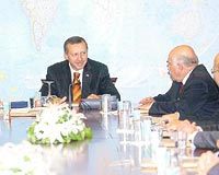 Tanl Kk (solda) bakanlndaki ISO heyetinin Babakan Erdoan ziyaretine Sanayi ve Ticaret Bakan Ali Cokun da (sada) katld.