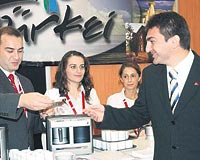 İTO Başkanı Yalçıntaş, Türk firmalarının standını gezdi.