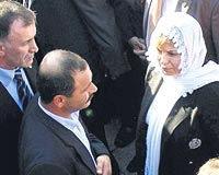 Erbakann Babakan olduu REFAHYOL hkmetinde Babakan Yardmcl yapan Tansu iller de Fatih Camisindeydi.. 
