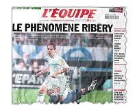 RİBERY KAPAK OLDU... Fransız LEquipe gazetesi, G.Saraydan olayı bir şekilde ayrılan Riberyyi manşet yaptı. Yıldız futbolcuya 3 sayfa ayıran gazete, Ribery 2006da milli takım forması giyebilir dedi. Eski takım arkadaşı Obraniak da, İnsan değil, uzaylı dediği Riberynin futbolunu övdü.