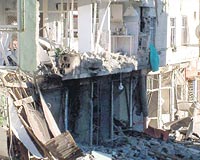 16SI SİVİL 23 YARALI..... Gece uzaktan kumandayla meydana gelen patlamada 3 polis, 4 asker ve 16 sivil vatandaş olmak üzere toplam 23 kişi yaralandı. 67 ev ve işyeri de kullanılamaz hale geldi.