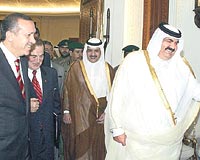 Babakan Erdoan, Katar Kral eyh Hamad Bin Khalifa Al-Thani ile Divan Emirlik Saraynda grt.