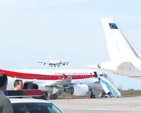 talyan lider Berlusconinin A340 inen ikinci uak oldu. Rusya lideri Putinin lyuin- 96 modeli ua ise ini pozisyonundayd. Alana ilk nce Erdoann A-319 tipi ANA ua indi.