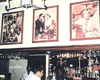 Kazablanka Bar'da Bogart anlaryla
