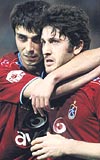 TARH FOTORAF lk kez ans bulan Ufukhan daha 19 yanda... Fatih Tekke ise Trabzonun sembol... Ufukhan belki de odasna posterlerini ast Fatih ile sarma dola bir ekilde sevin yayor.