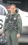 Hava Harp Okulundan 51inci döneminde 11i kadın, 254 arkadaşını geride bırakıp ikincilikle mezun olan Işık harbe hazır pilot eğitimi almaya başladı. 