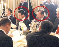 İspanya Kralı Carlos, EUROMEDe katılan liderler ve hükümet başkanlarına önceki gece sarayında akşam yemeği verdi. Erdoğan ile Rasmussen yemekte yan yana oturdu, ancak konuşmadı.