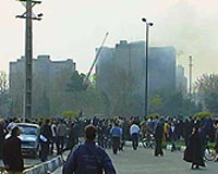 Tahran'da uçak 10 katlı binaya çarptı