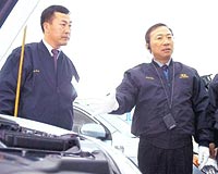 Hyundai cra Komitesi Bakan Dong- Kim ve Bakan Yardmcs H.S. Lhee dn Bursada incelemeler yapt.