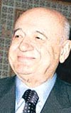 4 YIL NCE LMT Dou Holdingin kurucusu Ayhan ahenk 2001 ylnda yaamn yitirmiti.