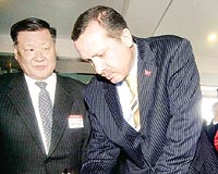 Babakan Erdoan, Gney Korede Hyundai fabrikasn gezdi.