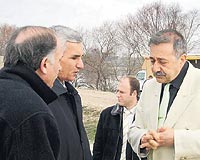 atalca Kaymakam Yksel Ayhan ile evreci Prof. Orhan Kural olay yerinde incelemelerde bulundu.