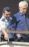 5 YILDAN 20 YILA KADAR HAPS STENYOR Cumhuriyet Savcs Mustafa Turhan hakknda kaybolan silah zimmetine geirdii ve 6136 sayl kanuna muhalefet ettii gerekesiyle Adana Ar Ceza Mahkemesinde toplam 5 yldan 20 yla kadar hapis istemi ile dava ald.