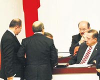 Sağlık Bakanı Recep Akdağ ile Maliye Bakanı Unakıtan dün af önergesi nedeniyle tartıştı. İki bakan arasındaki gerginliği Başbakan Erdoğan çözdü.