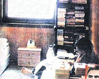 KTAPLARI VE RADYO ALINDI... Abdullah calann 13 metrekarelik odasndaki kitaplar ve radyosu darya karlarak 20 gnlk hcre cezas uyguland. 