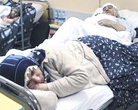 te nceki gece ektiim fotoraf. Bakrky Devlet Hastanesi acil servisinde yatanlar.