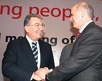Papandreuyu kutlayan Baykal, Dnyann sosyal demokrasiye ihtiyac var dedi.