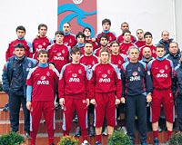 Trabzon teknik heyeti ve futbolcular Gkdeniz ve Fatih Tekkeye tam destek verdiler.