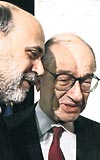 Ben Bernanke-Alan Greenspan/ABD Merkez Bankas bakanlndan emekli olduktan sonra konuan Alan Greenspan Ekonomiyi etkileyene kadar faizlerin artrlmas gerekebilir dedi. imdi btn gzler halefi olan Ben Bernankenin yarn yapaca ilk konumaya evrildi.