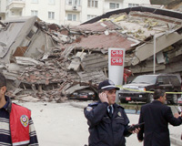 Bursa'da 8 katlı bina çöktü