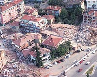 MARMARA DEPREMNDEN DERS ALINMADI 1999 ylnda Marmarada yaanan depremden sonra bilimadamlar stanbulda da byk bir deprem beklendii uyarsnda bulundu. Uyarlara ve aradan geen yedi yla ramen yeterli nlem alnmad.