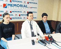 Memorial Hastanesi Bahekim Yardmcs etin Kksal, operasyon ncesi Fatih Cann yaknlar ve organ nakli yaplacaklarn yaknlaryla birlikte hastanede basn toplants dzenledi.