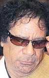 KORUMALARI OLAY IKARDI Kaddafinin korumalar, saraydan ieriye alnmaynca kapy krp, x-ray cihaz ile sehpalar devirdi ve salona kadar girdi.