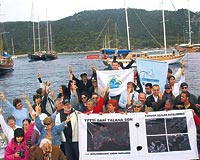 2 bin 550 yatakl turistik tesis yaplmas planlanan Kissebk Koyundaki protestoya birok tekne katld.