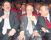 TOBB Bakan Rifat Hisarcklolu, Trkiye Ziraat Odalar Birlii Bakan emsi Bayraktar ve DYP Genel Bakan Mehmet Aar konferansta neeli anlar yaad.