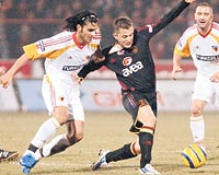 DIARIDA DEVRD G.Saray, ligin fla takm Kayseri ile ligin ilk yarsnda deplasmanda oynad mcadeleyi Necati, mit ve Cihann golleriyle 3-1 kazanp 3 puan hanesine yazdrmt.