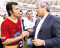 TRABZONSTED Zaman gazetesinin dzenledii turnuvada eski oyuncusu Blent Korkmaz ile zlem gideren Lucescu, Trabzondan teklif aldn ama kabul etmediini ifade etti.