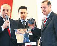 Hattat Grubunun iletmesini 20 yllna ald takmr havzalarndan Kandilli-Ereli blgesinde kan ilk takmrn Mehmet Hattat, Babakan Recep Tayyip Erdoana hediye etti.
