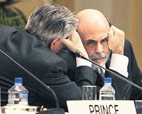 Bernanke, Avrupa Merkez Bankas Bakan Jean Claude Trichet ile grt.