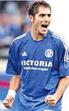 STKRARLI 24 yandaki Hamit, 3 sezondur forma giydii Schalkede toplam 60 mata 5 gol att.