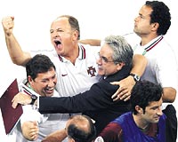 2002de 7 ma Brezilya ile, 2006da 3 ma Portekiz ile toplam 10 ma kazanan Scolari, Dnya Kupasnda st ste 10 ma galip gelerek tarihe geti